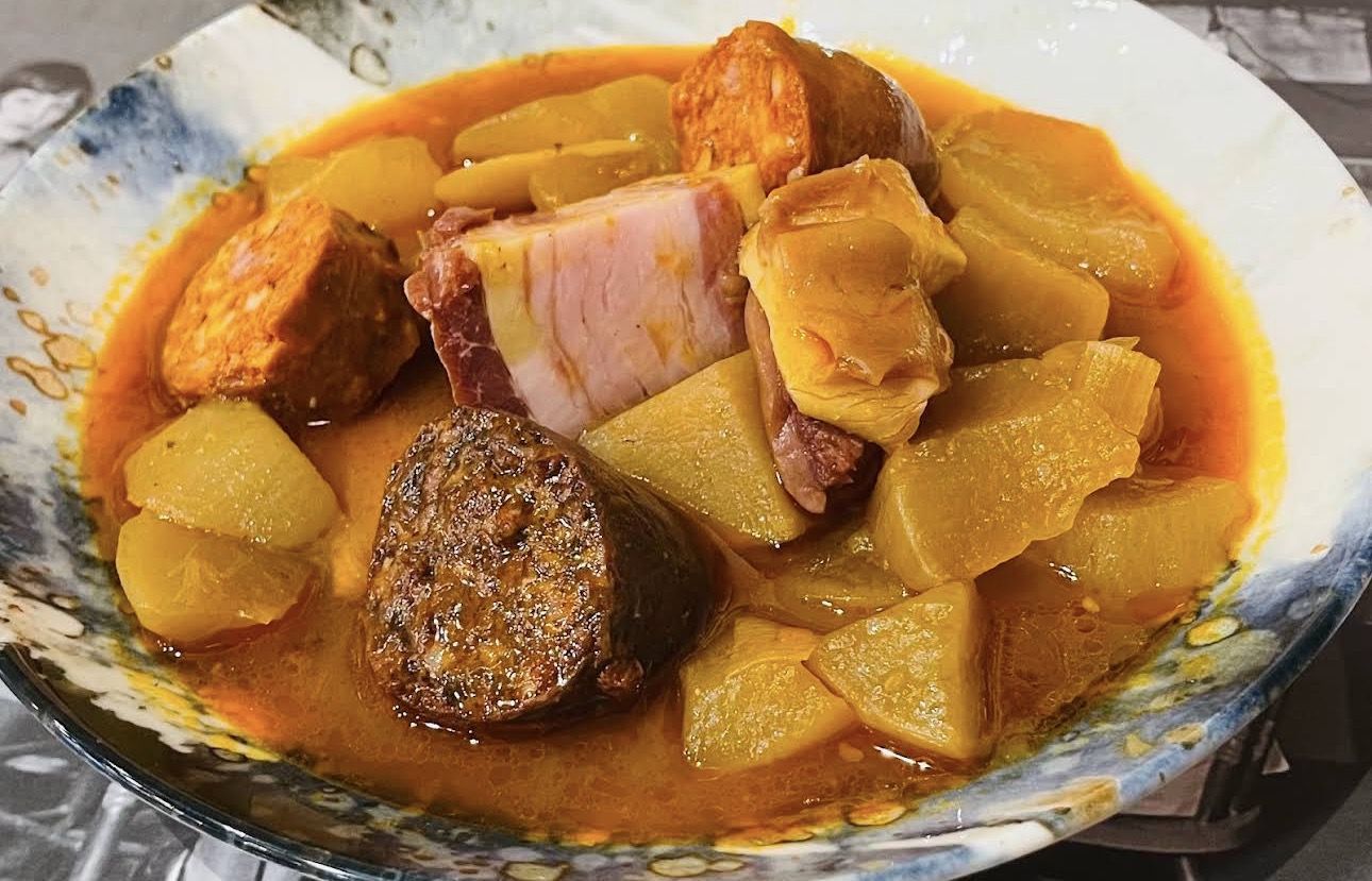 Guiso con chorizo y morcilla